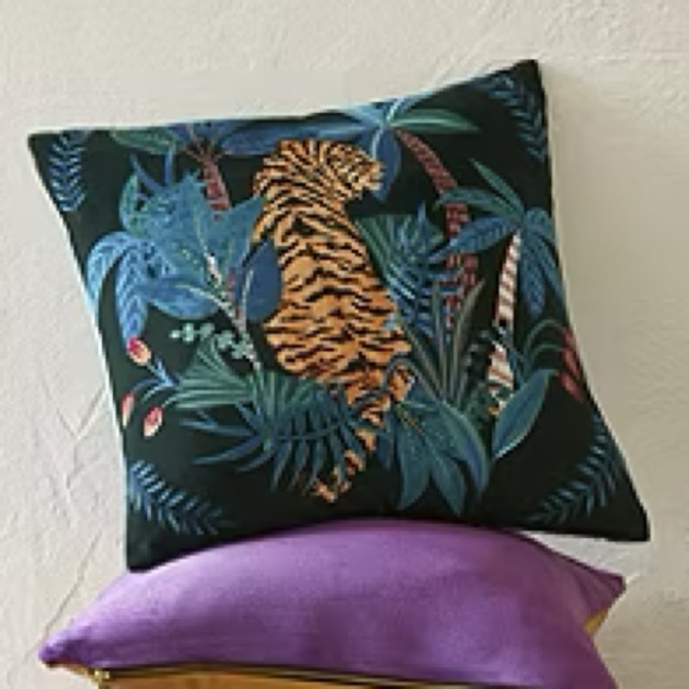 NWT 2 gorgeous tiger jungle pillows - Picture 6 of 6